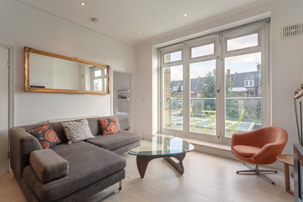 2 Bedroom Apartment Near Queens Park In London Hotel Rates