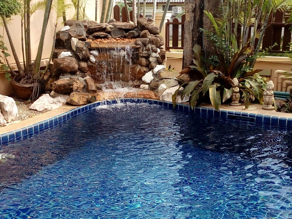 Detatched Luxury Villa 45 Beds 4 Bath 10 Min Beach Pool - 