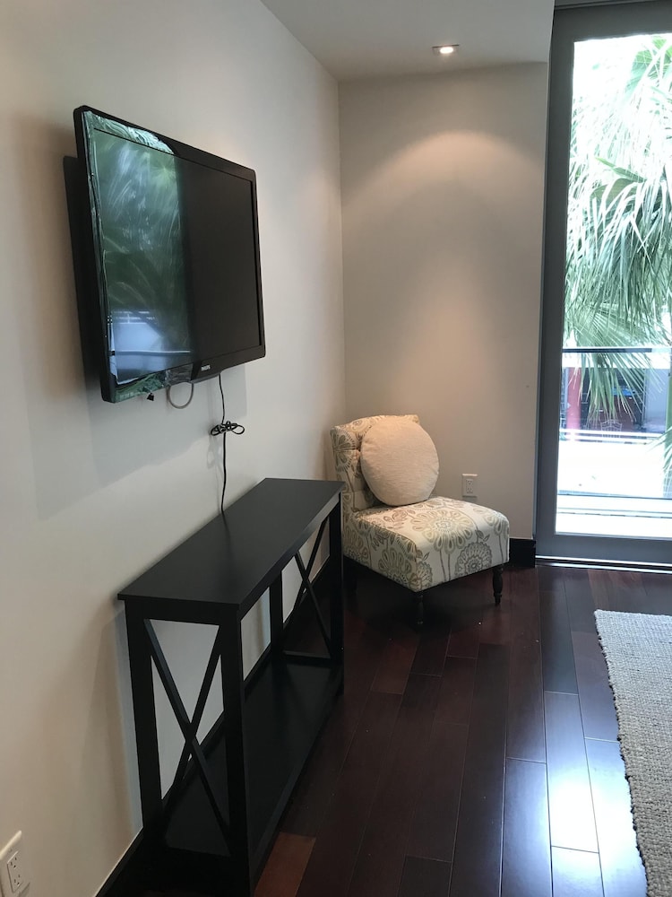 2110 Brickell Avenue #5