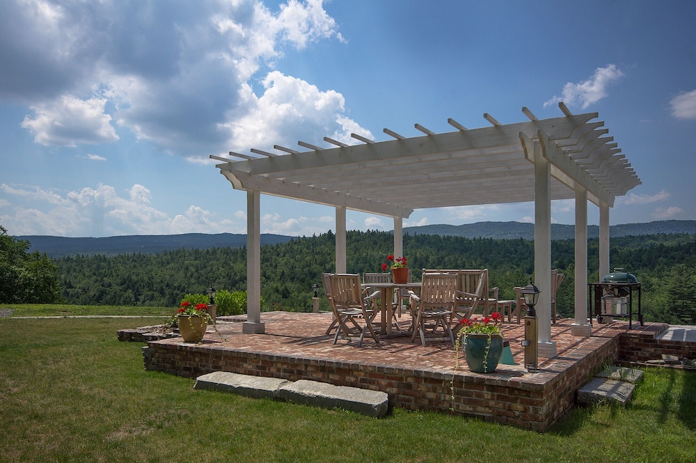 TUSCANY IN VERMONT - PRIVATE EUROPEAN ECO-LUX - NEWFANE on 25 Acres