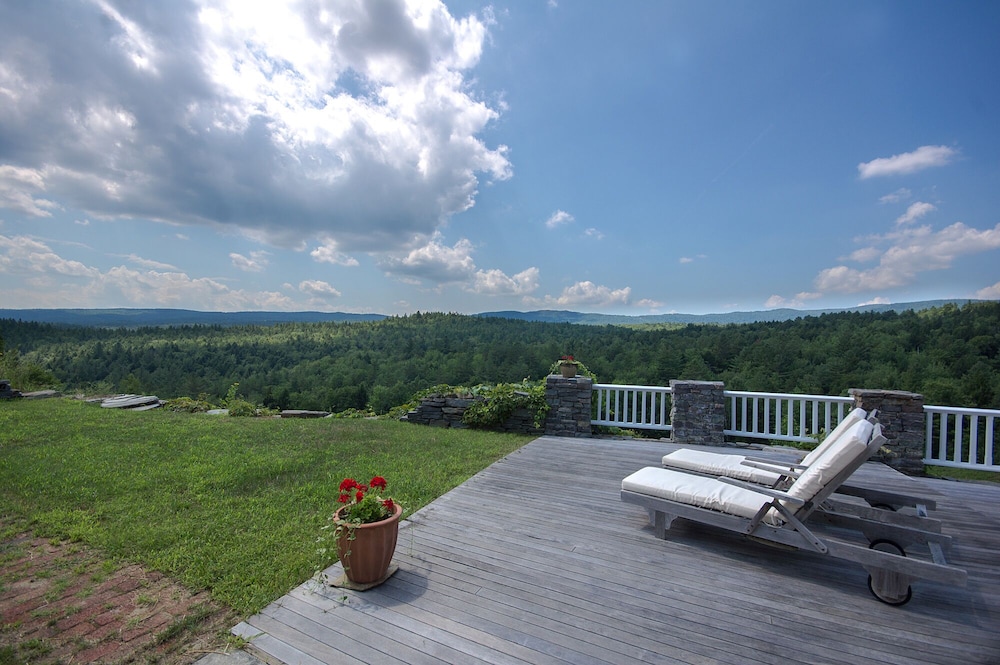 TUSCANY IN VERMONT - PRIVATE EUROPEAN ECO-LUX - NEWFANE on 25 Acres