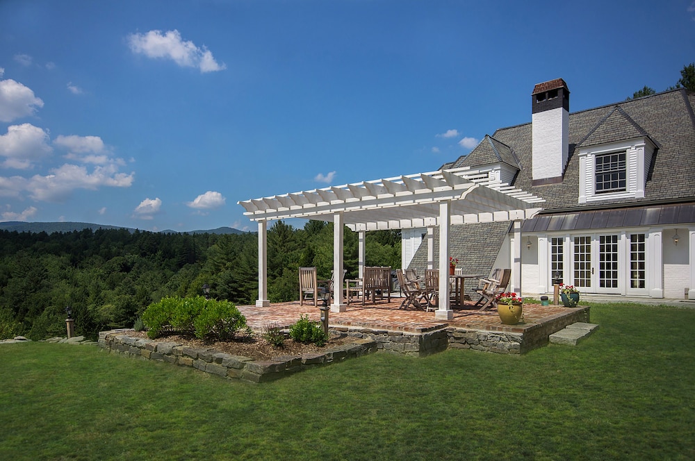 TUSCANY IN VERMONT - PRIVATE EUROPEAN ECO-LUX - NEWFANE on 25 Acres