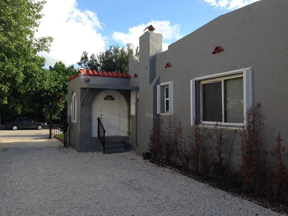 Modern 3/1 house near Beaches and Midtown