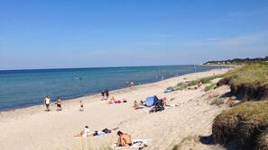 Plage à proximité, chaises longues