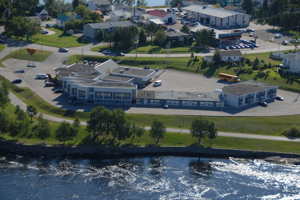 Motel Chute Des Pères, Dolbeau-Mistassini: $103 Room Prices & Reviews