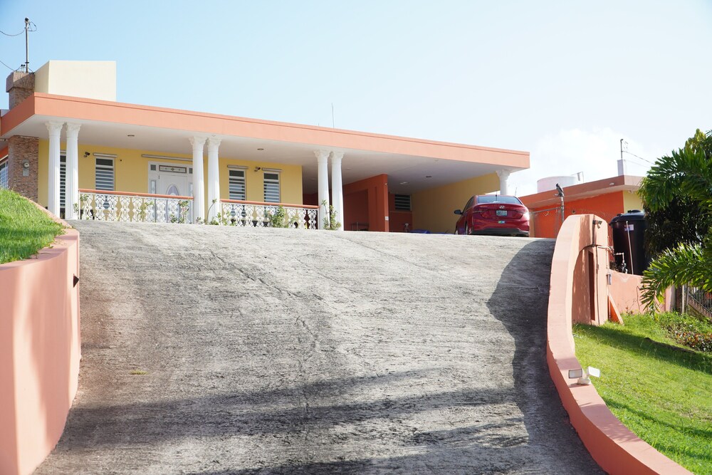 5 STAR GRAND VILLA, STUNNING VIEWS! A/C! POOL! Luquillo Beach, Kiosks