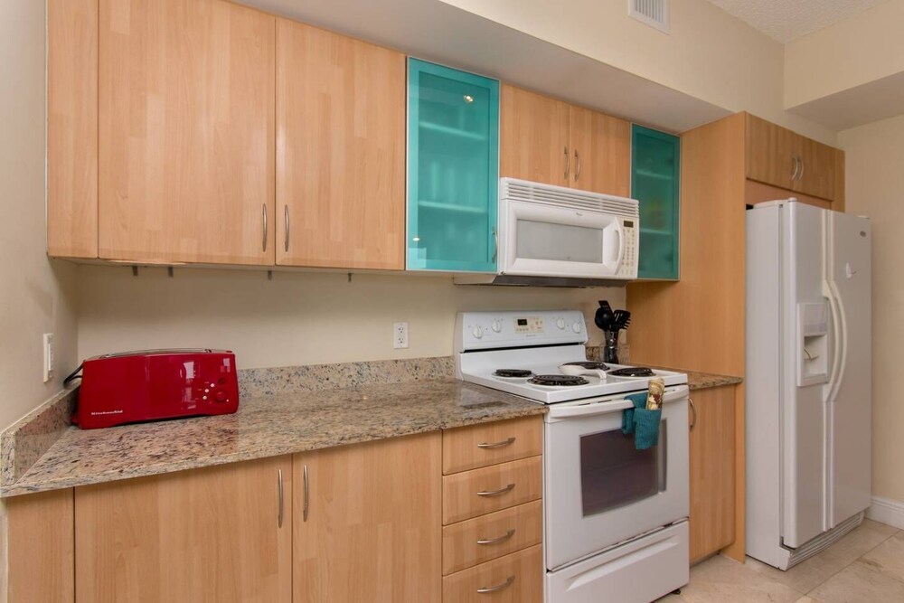 Beautiful Modern 2bd/2bth Apt. min to beach 🌴 ⛱️ 🏊♀️ 𝘉𝘺 𝘋𝘦𝘴𝘪𝘨𝘯𝘦𝘥𝘝𝘙