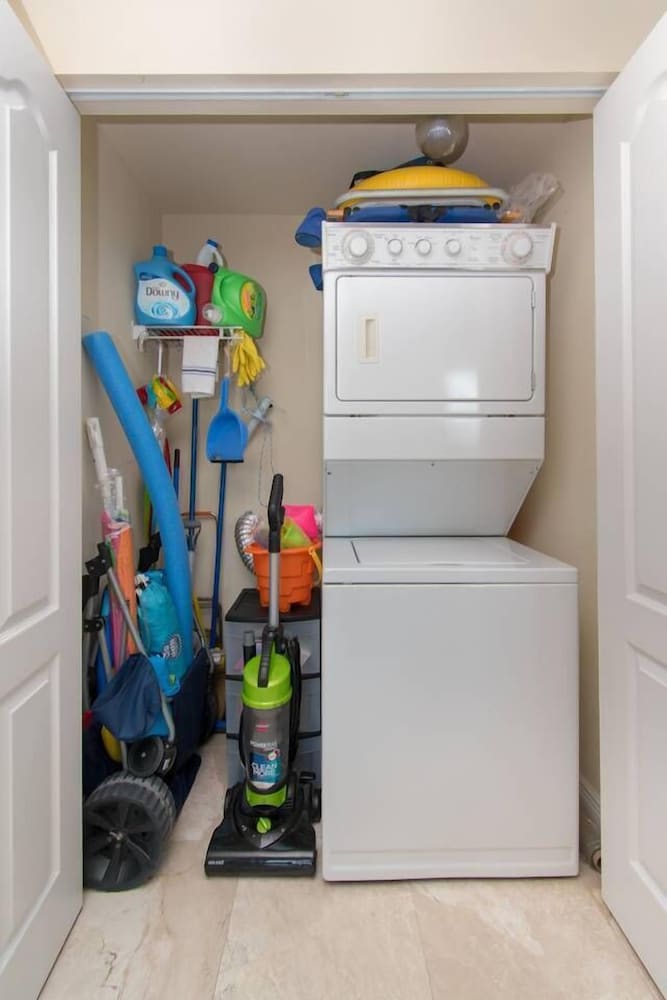 Beautiful Modern 2bd/2bth Apt. min to beach 🌴 ⛱️ 🏊♀️ 𝘉𝘺 𝘋𝘦𝘴𝘪𝘨𝘯𝘦𝘥𝘝𝘙