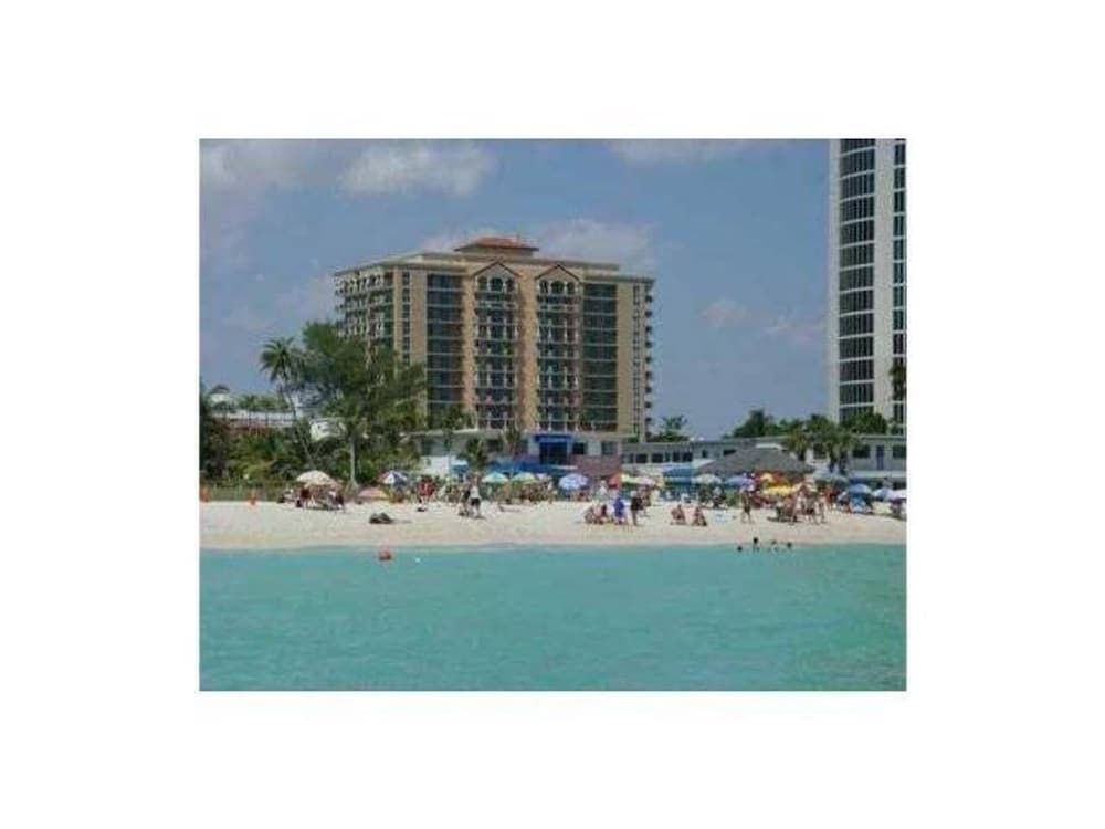 Beautiful Modern 2bd/2bth Apt. min to beach 🌴 ⛱️ 🏊♀️ 𝘉𝘺 𝘋𝘦𝘴𝘪𝘨𝘯𝘦𝘥𝘝𝘙