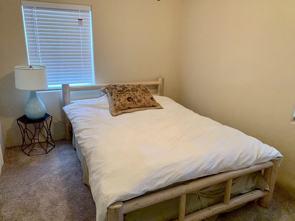 Central Tucson Gem located near University of Arizona, Reid Park Golf