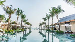 2 outdoor pools, free pool cabanas, pool umbrellas