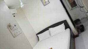 1 bedroom, premium bedding, desk, free WiFi