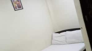 1 bedroom, premium bedding, desk, free WiFi