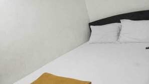 1 bedroom, premium bedding, desk, free WiFi