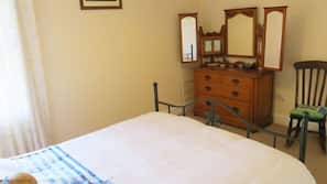 2 bedrooms, iron/ironing board, free WiFi