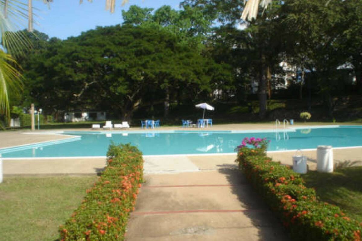 casa con pequena piscina privada in