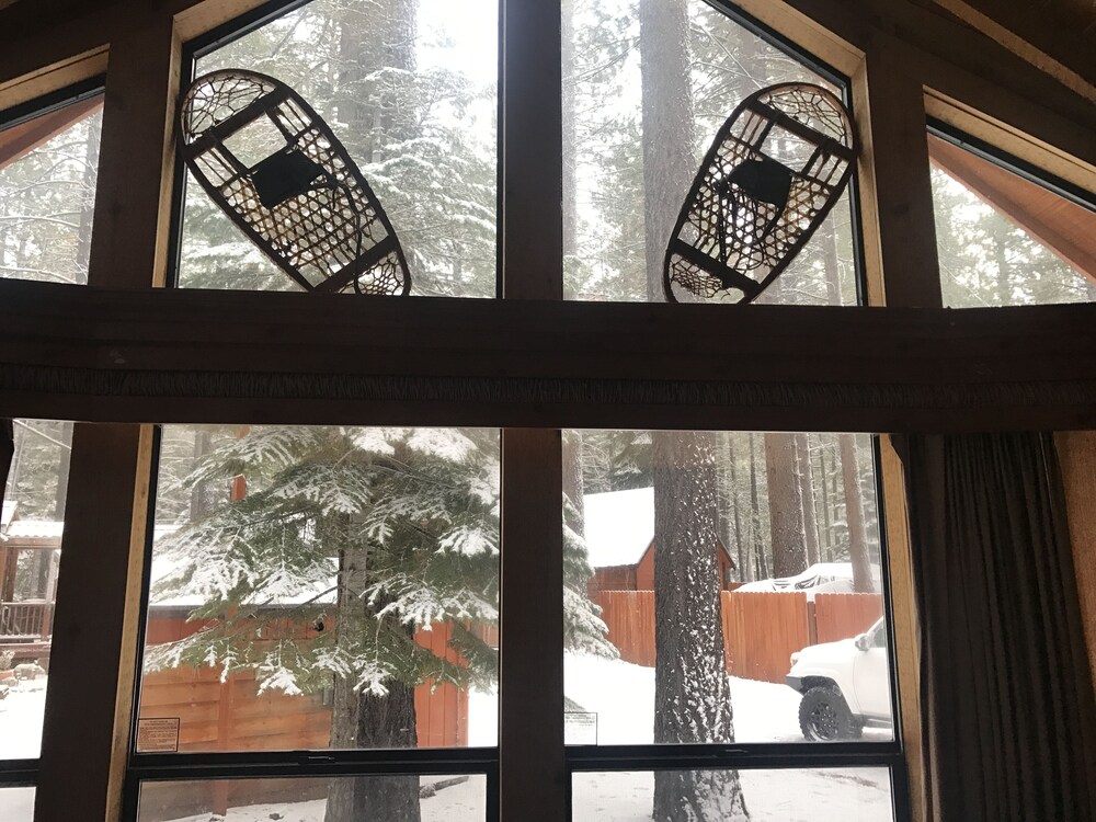 Cozy Pet Friendly Tahoe Cabin At Cedar Pines Resort In Lake Tahoe