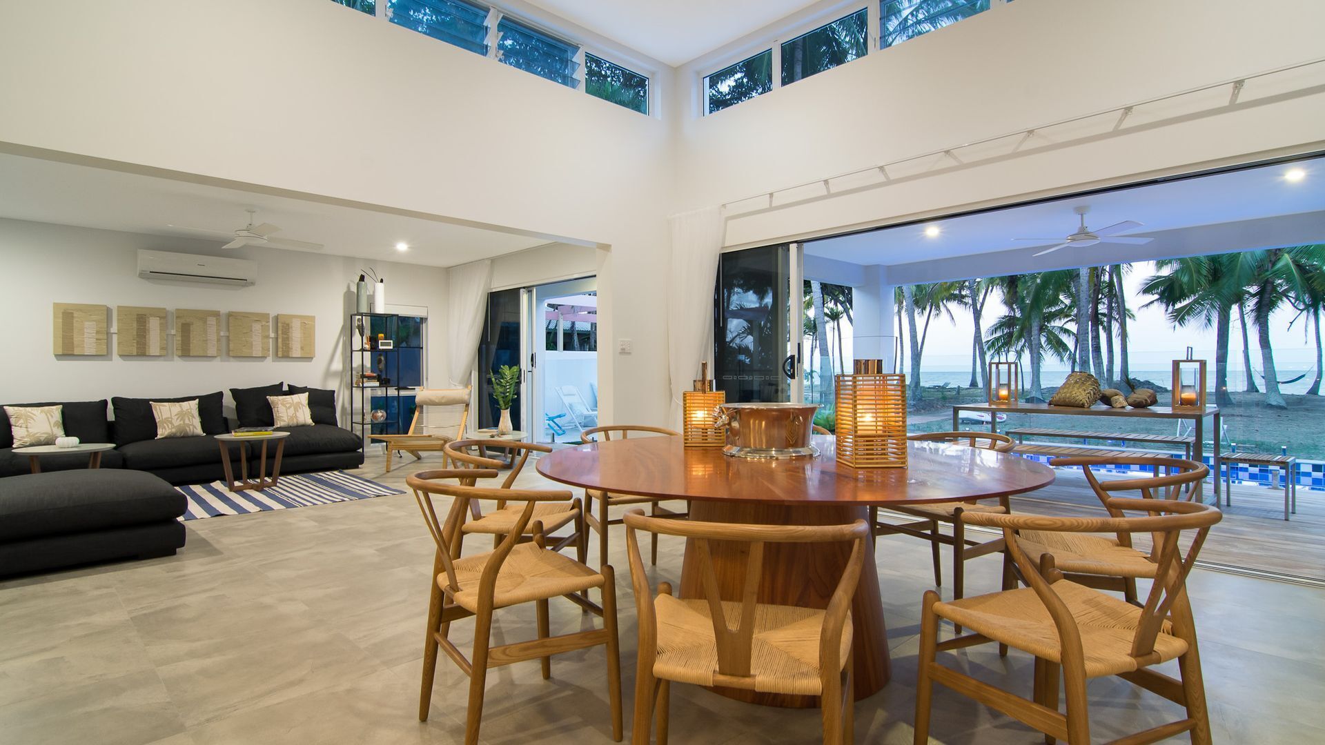 Tenterfield on Oak Beach - Modern & Luxurious