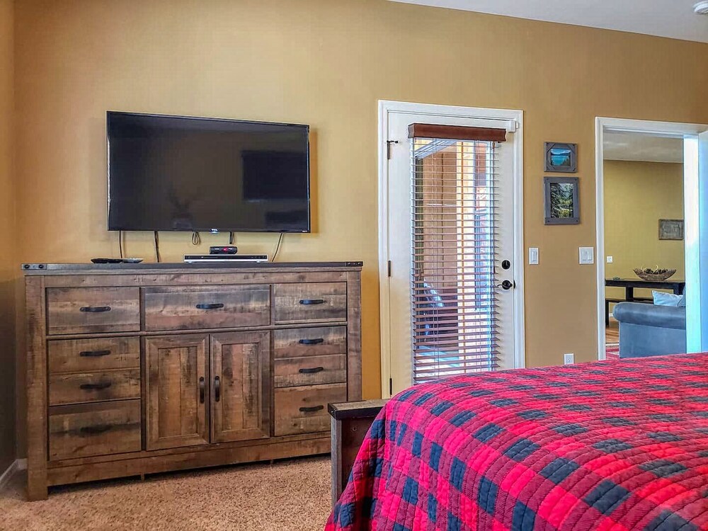 Rockcress Retreat Luxury Cabin at Tollgate in Torreon w/AC, Covered