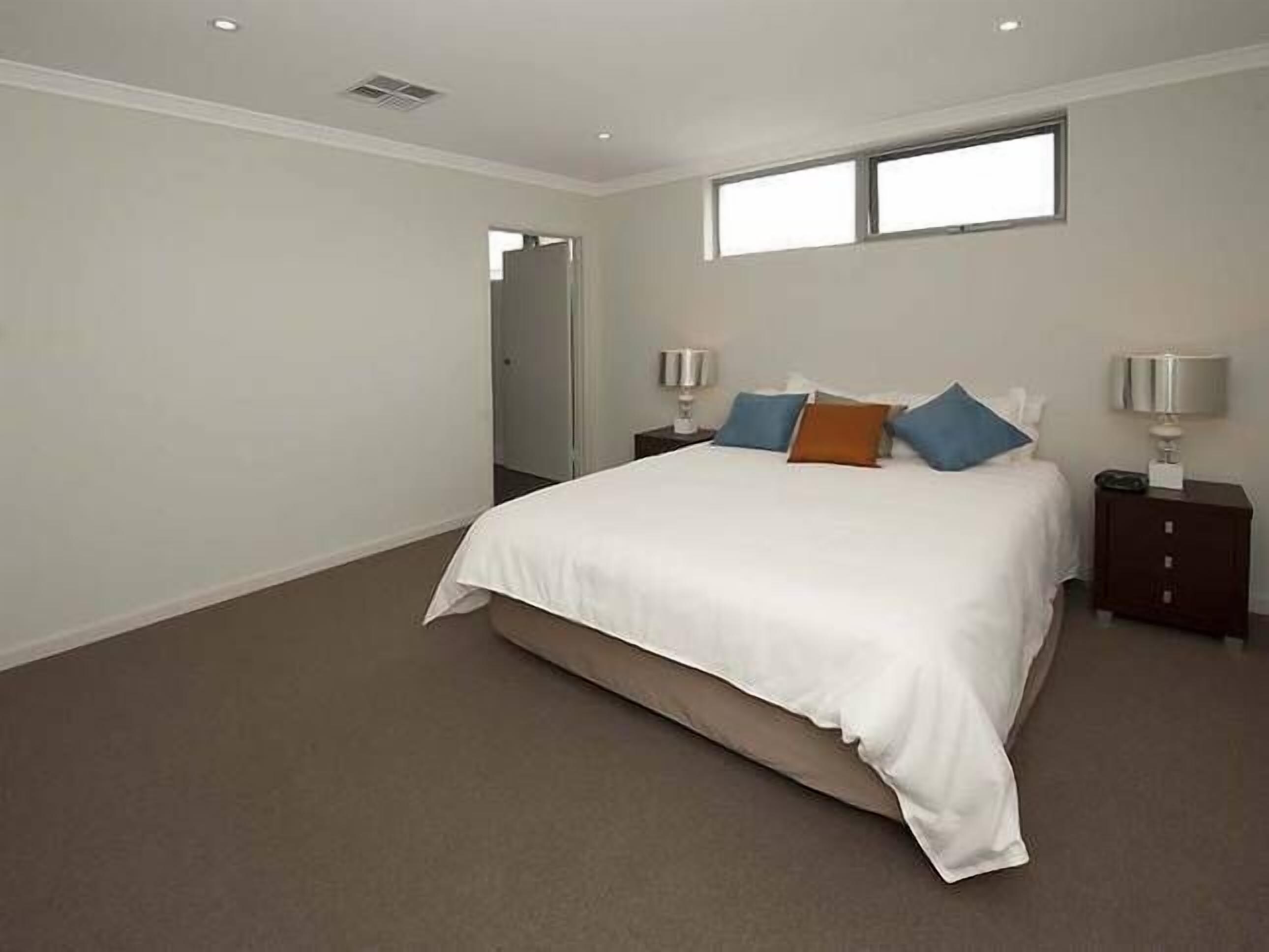 Subi Short Stays Churchill Ave Townhouse