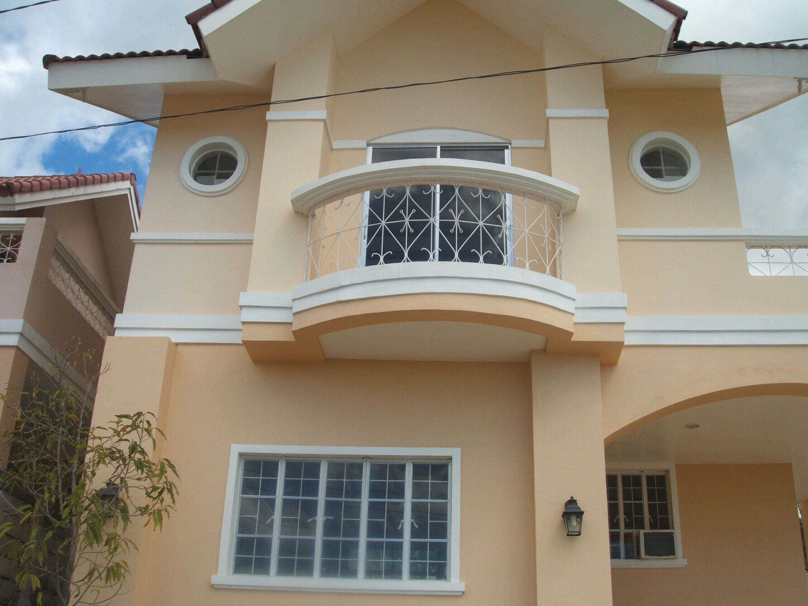 A Million Dollar View Overlooking the Mountains, Ocean, & Cities - Gated & Safe. in Talisay in Talisay, Philippines