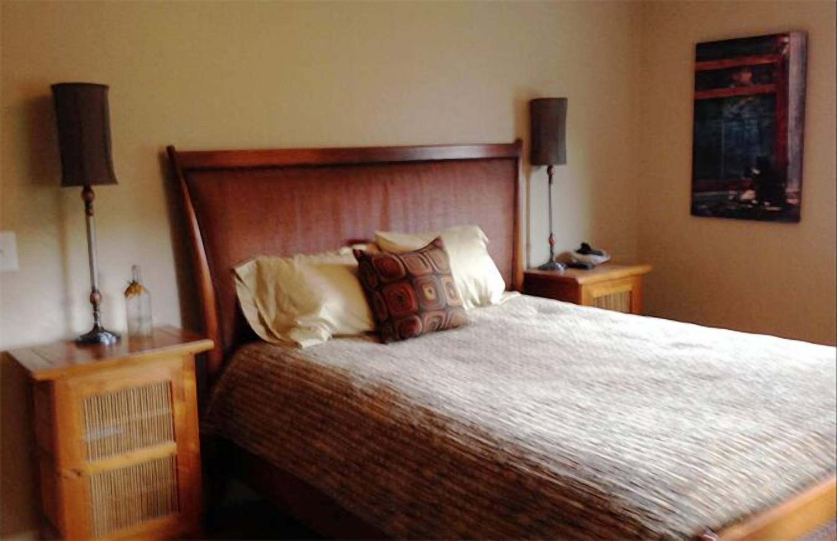 Full Apartment Sleeps 2 With Private Jacuzzi Under Redwoods In Sonoma  Wine Area in Guerneville, United States