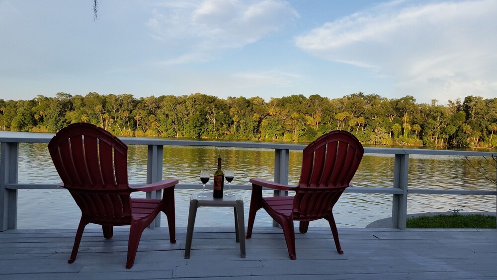 Homosassa Riverfront Retreat Deep Dock Family Friendly! Relax