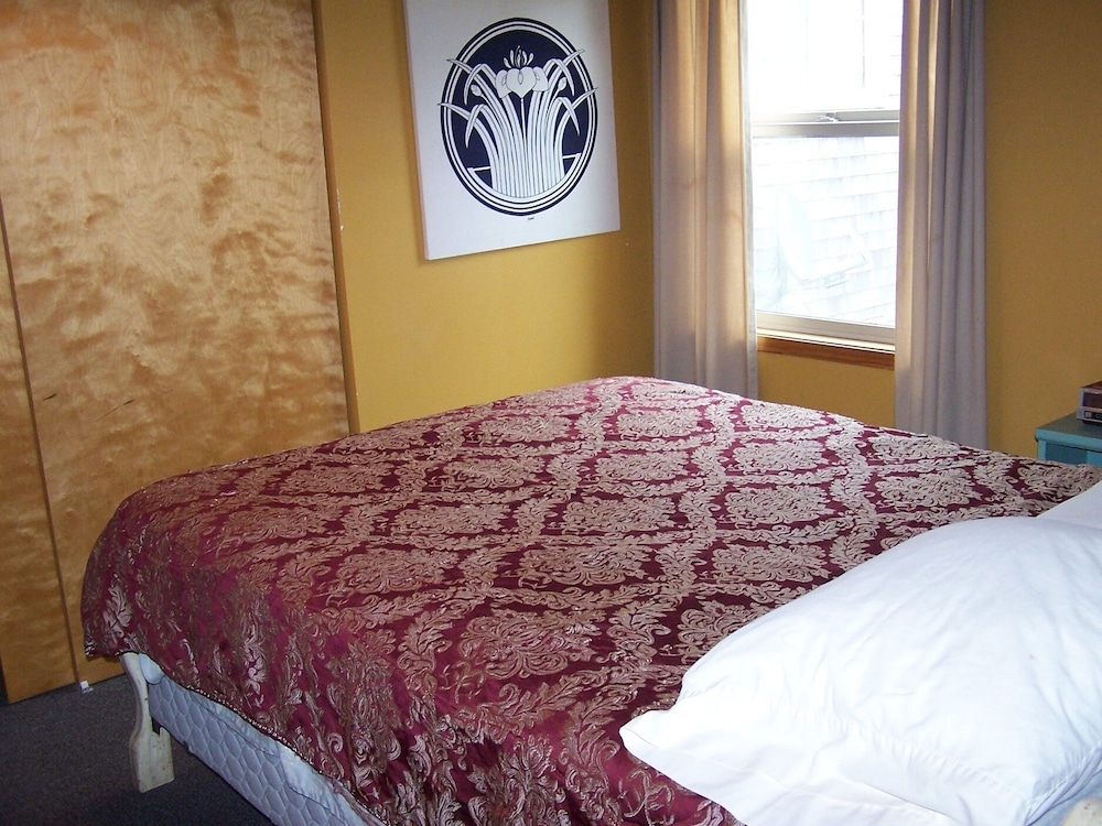 Beautiful one acre beachfront property, ocean views, sleeps 8 and pet friendly. Tillamook