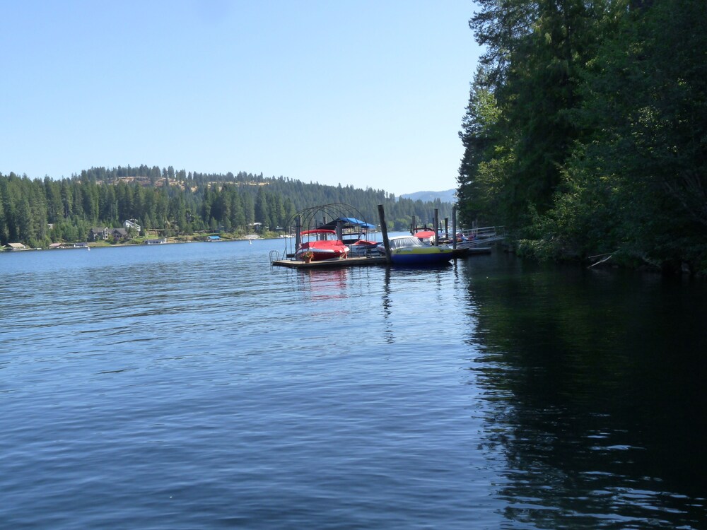 Beautiful Lake Coeur D' Alene Rockford Bay Deep Water, Cabin! in Coeur d'Alene Best Rates
