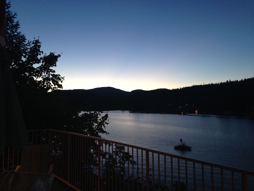 Beautiful Lake Coeur D' Alene Rockford Bay Deep Water, Cabin!, Coeur d
