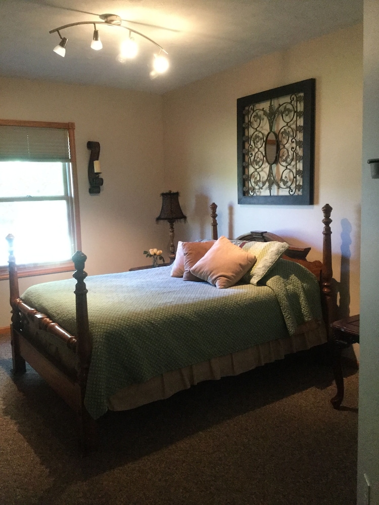 Awesome Elk Rapids family home minutes from Beaches, Lakes, Flint