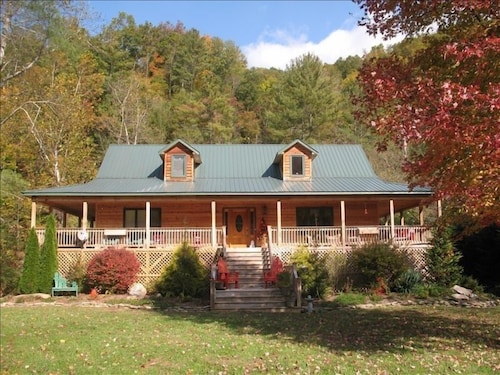 4br Cabin 5 Acres Rushing Trout Stream Hot Tub Pool Table Wifi In Deep Gap Nc Expedia