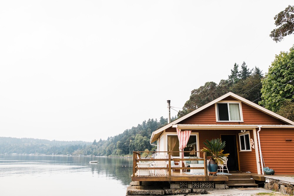 Exterior, Burton Waterfront Beach House