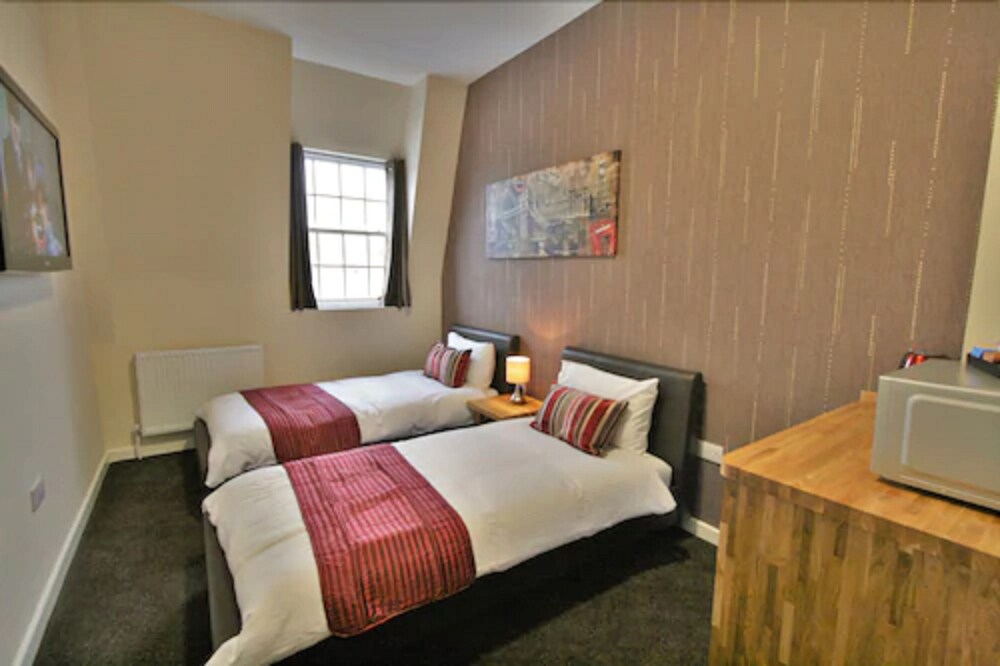 Room, Central Hotel Gloucester by Roomsbooked