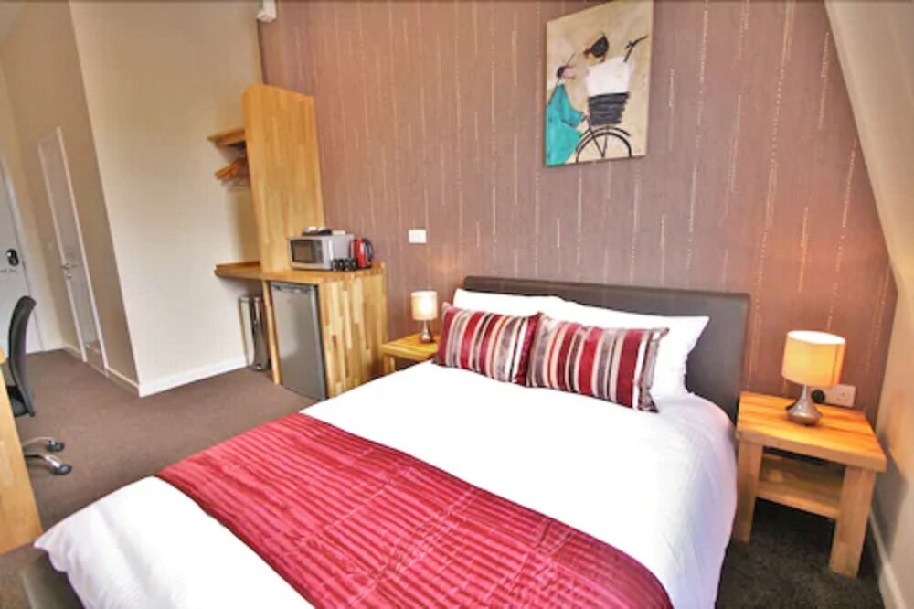 Central Hotel Gloucester by Roomsbooked