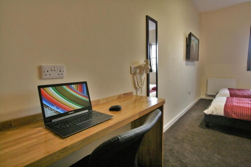 Central Hotel Gloucester by Roomsbooked