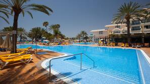 3 piscinas al aire libre