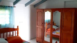 3 bedrooms, iron/ironing board, free WiFi