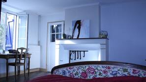 Premium bedding, individually decorated, individually furnished, desk