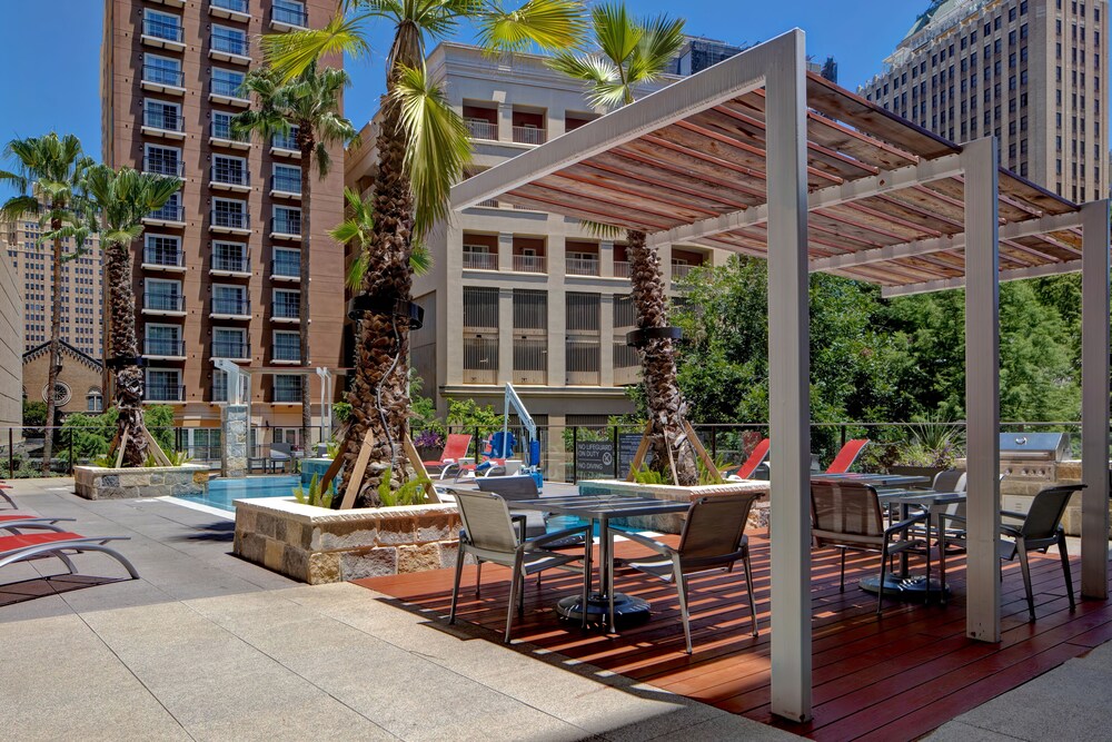 Hampton Inn & Suites San Antonio Riverwalk in San Antonio Best Rates