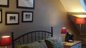 Hypo-allergenic bedding, blackout curtains, free WiFi, linens