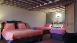 Hypo-allergenic bedding, blackout curtains, free WiFi, linens