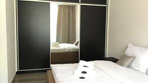 2 quartos, ferros/tábuas de passar roupa, acesso à internet