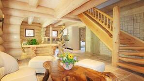 5 Schlafzimmer, kostenlose Babybetten, kostenpflichtige Zustellbetten