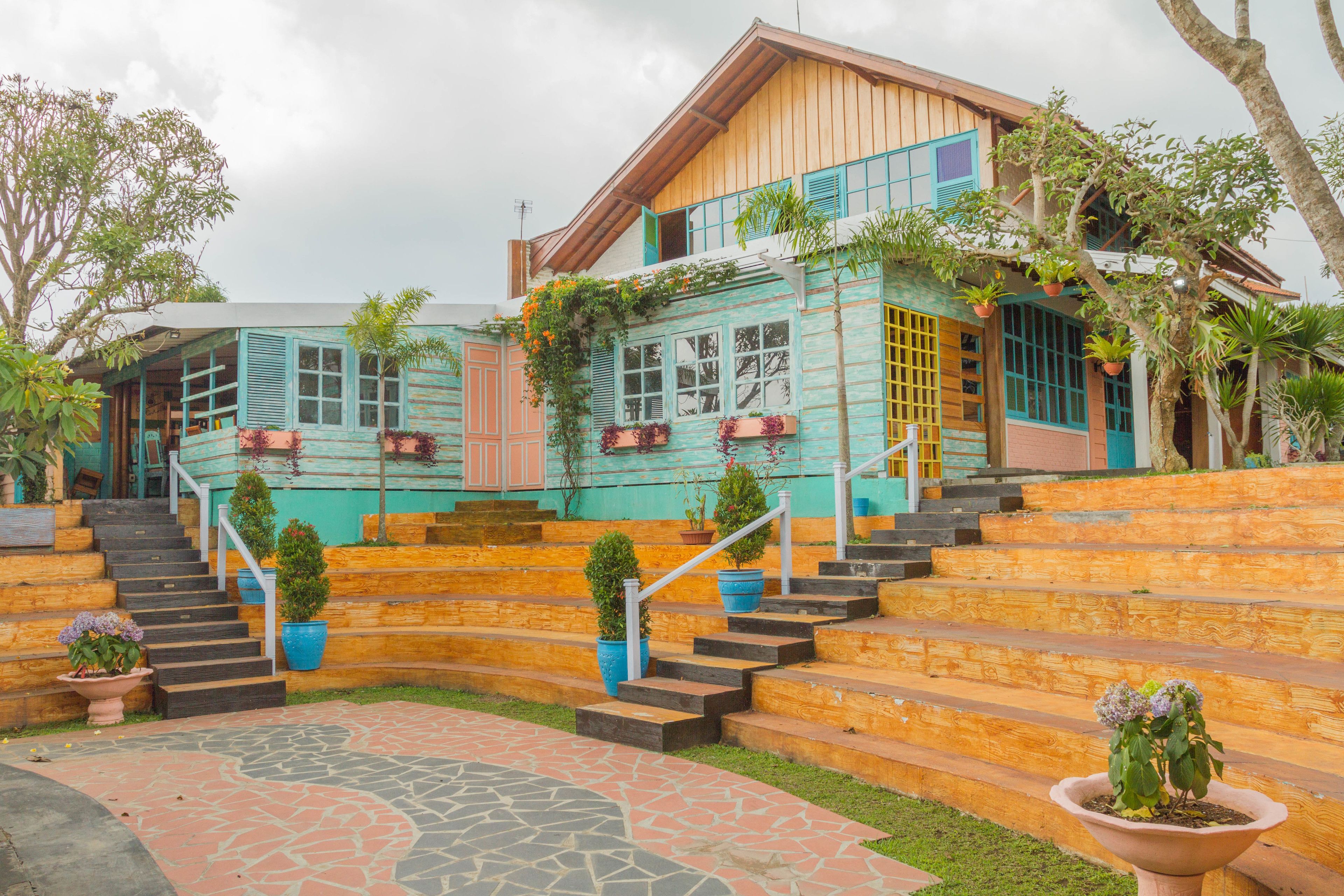 RedDoorz near Kampung Gajah 2 in Parongpong in Bandung, Indonesia