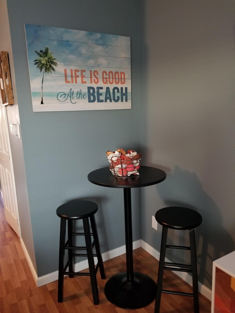 NEW! Beach Chic-Pool-triple bunks-Slps 7-beach chairs & cart-elev-off BW @19th!