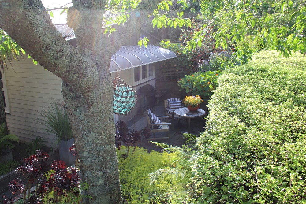 Gisborne guest house/cottage with a rural setting Deals & Reviews