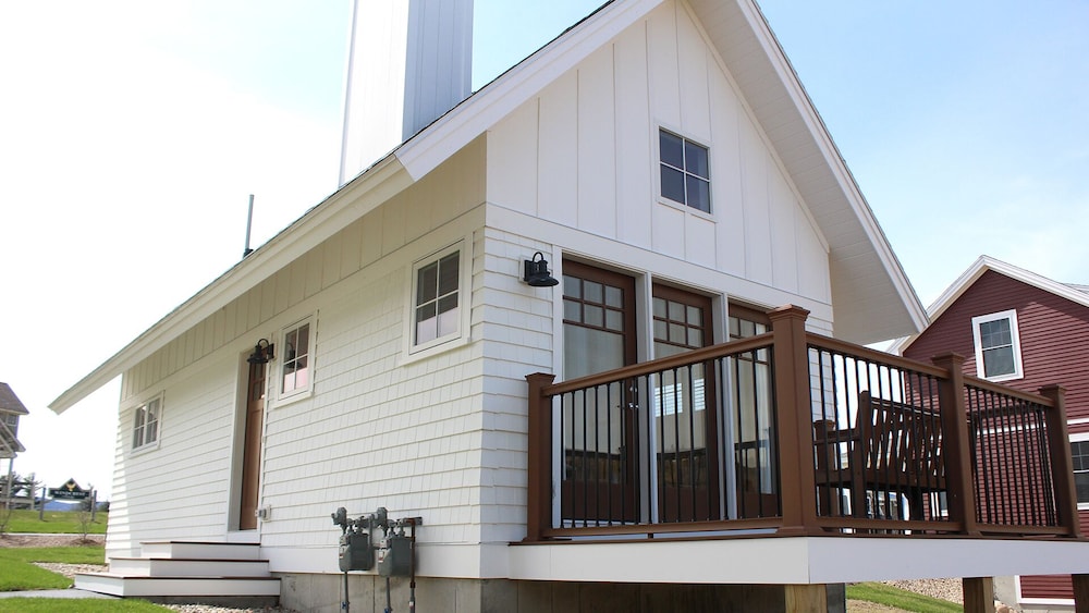 Brand New! Luxury Cottage Minutes From the River and Mountains! in Thornton, United States