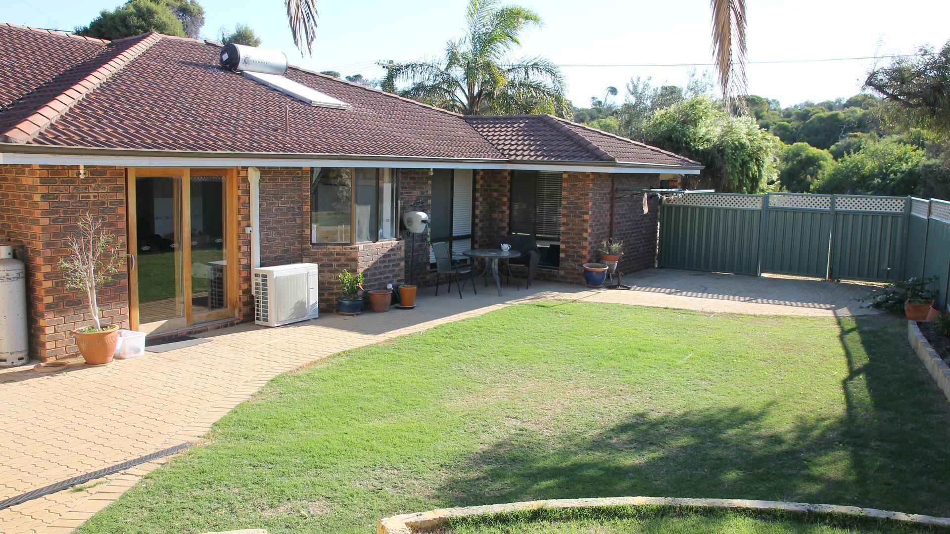 Port  Denison Family Retreat. Family friendly.Sleeps 9.Enclosed yard