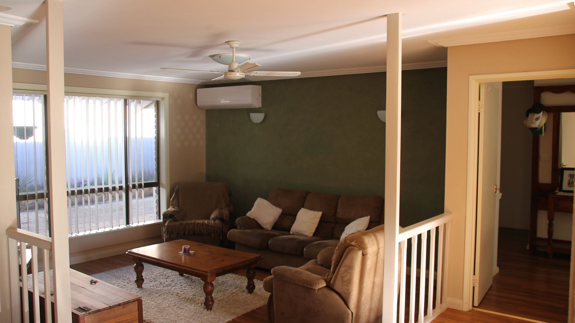 Port  Denison Family Retreat. Family friendly.Sleeps 9.Enclosed yard